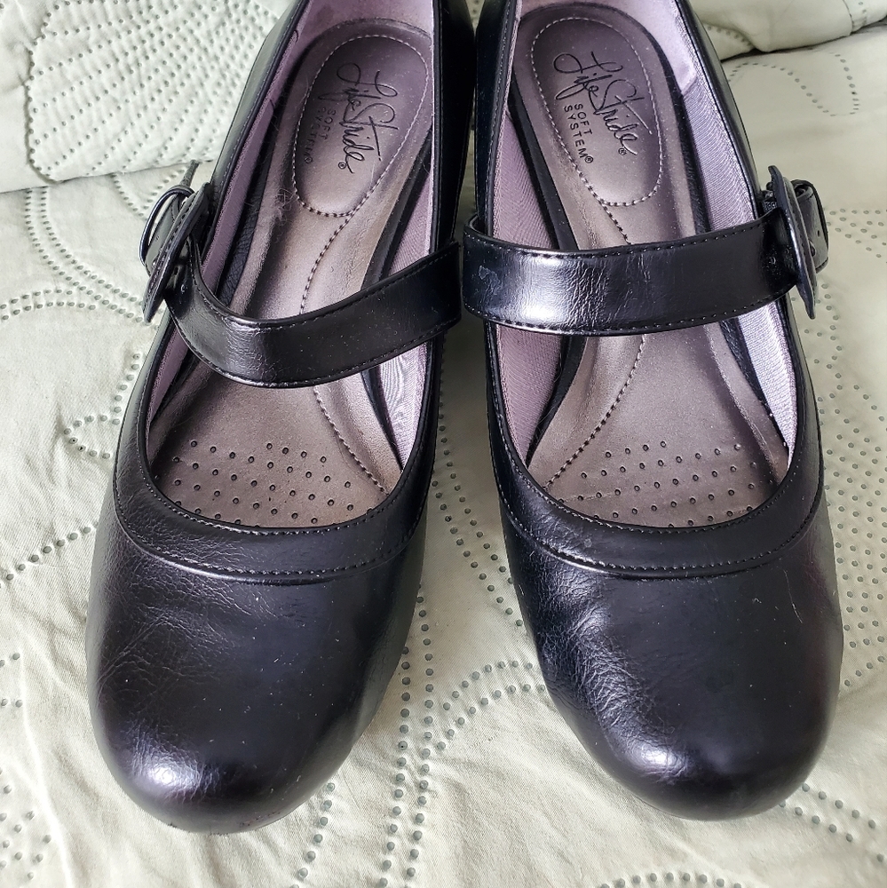 Life Stride Woman's SOFT SYSTEM Black Shoes Size 8M